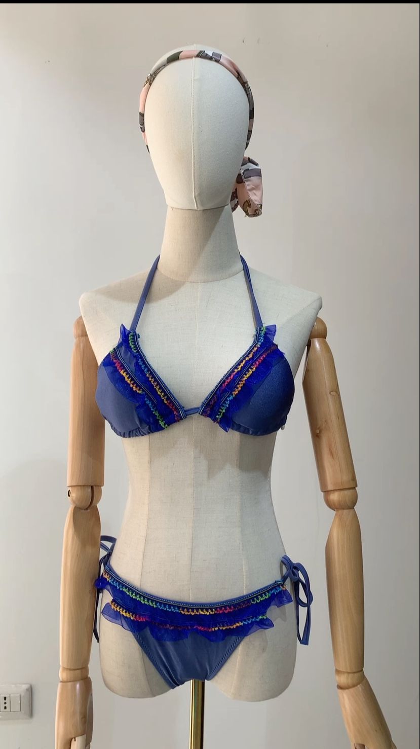 Bikini con volant