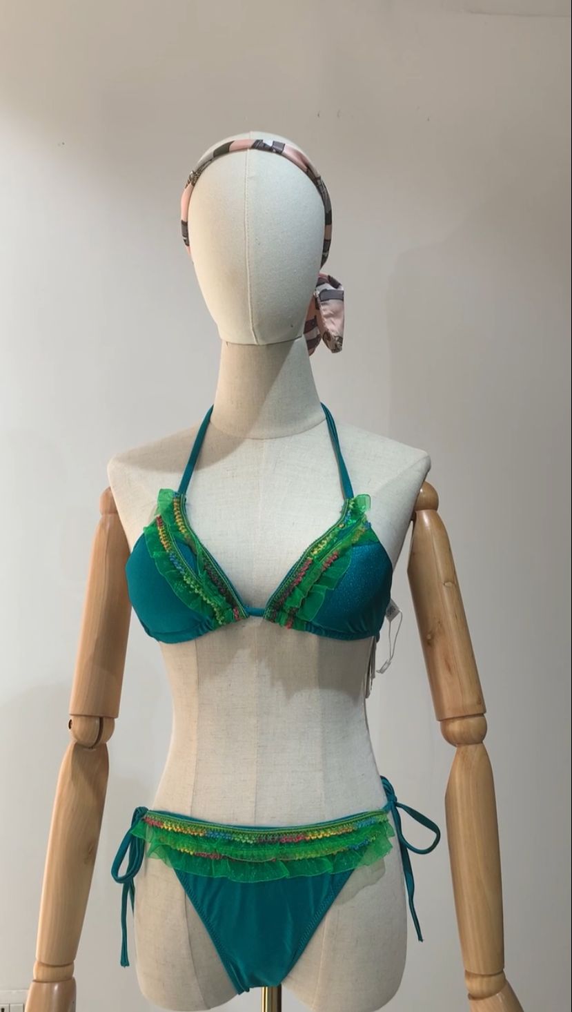 Bikini con volant