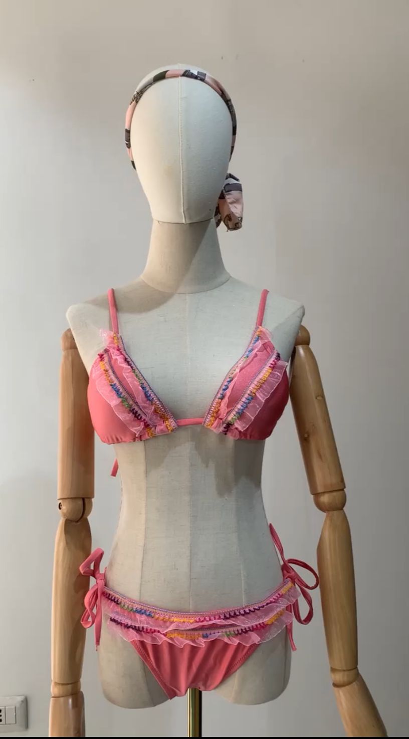 Bikini con volant