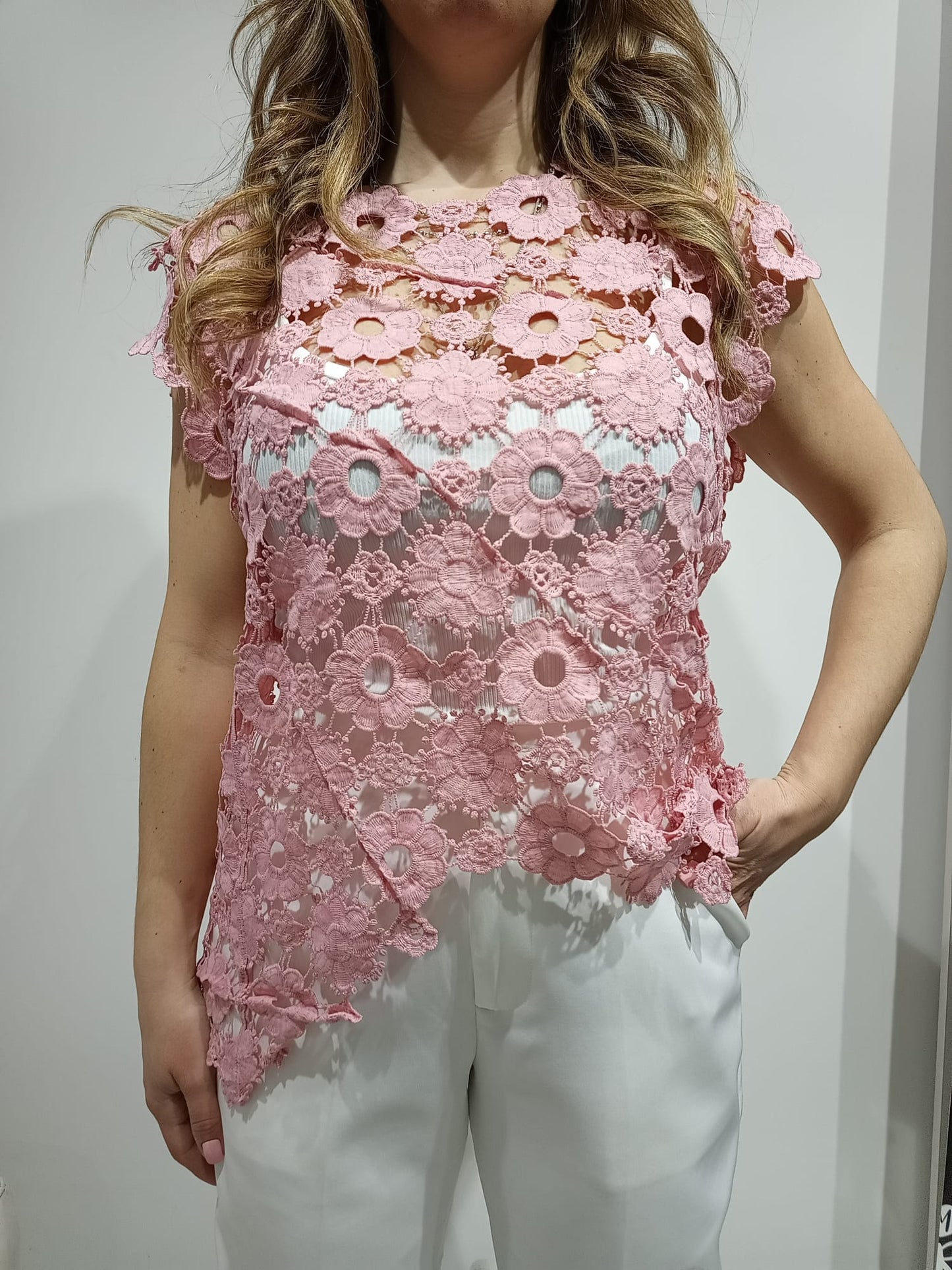 Maglia ricamata a fiori