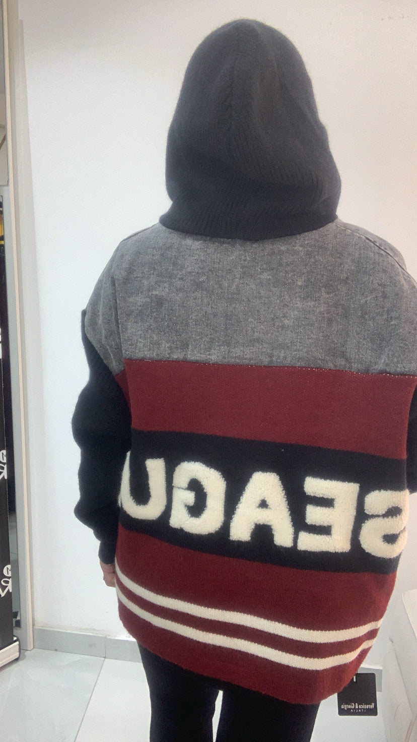 Pull con zip e cappuccio