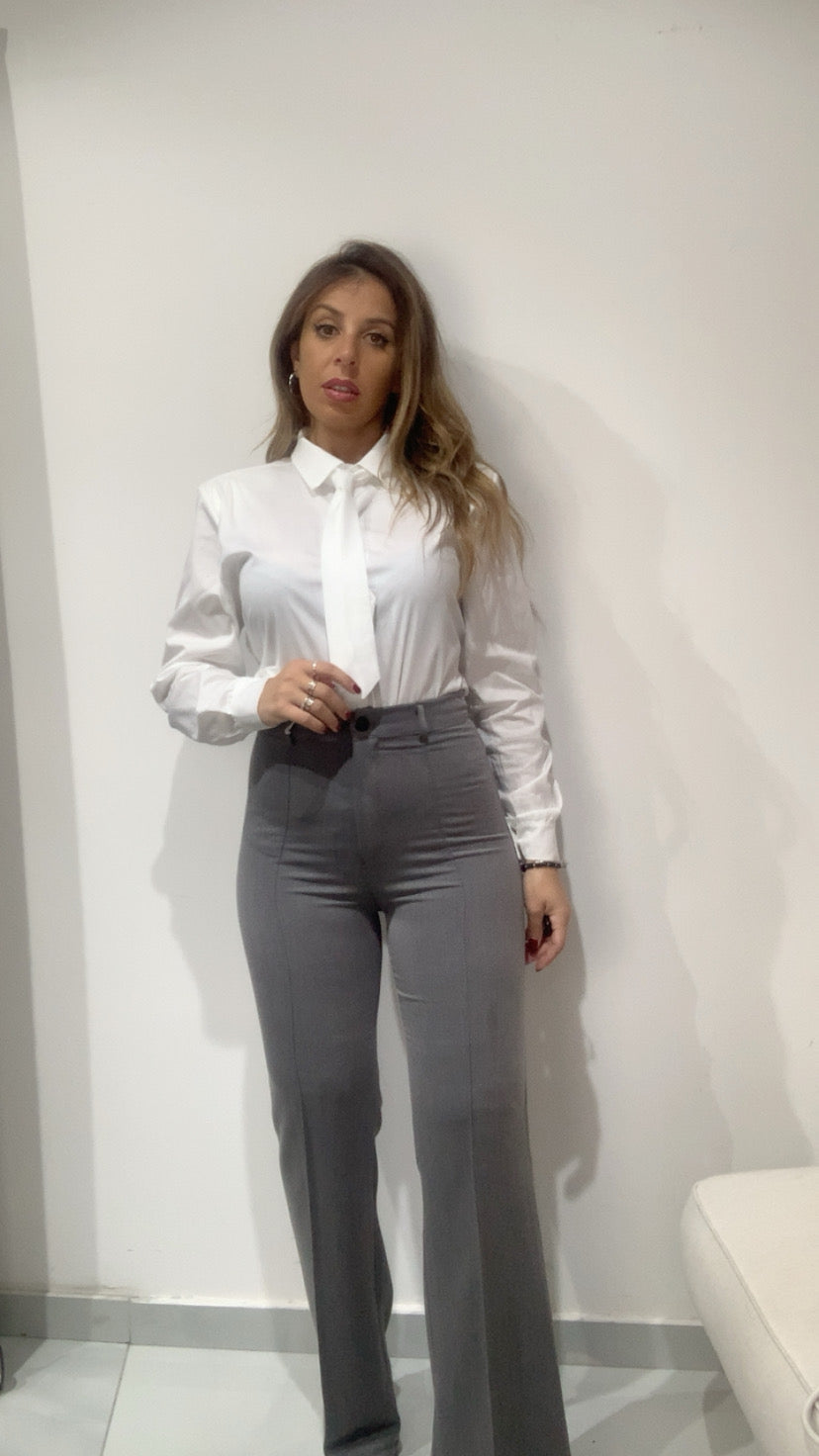 Pantalone classico a zampa