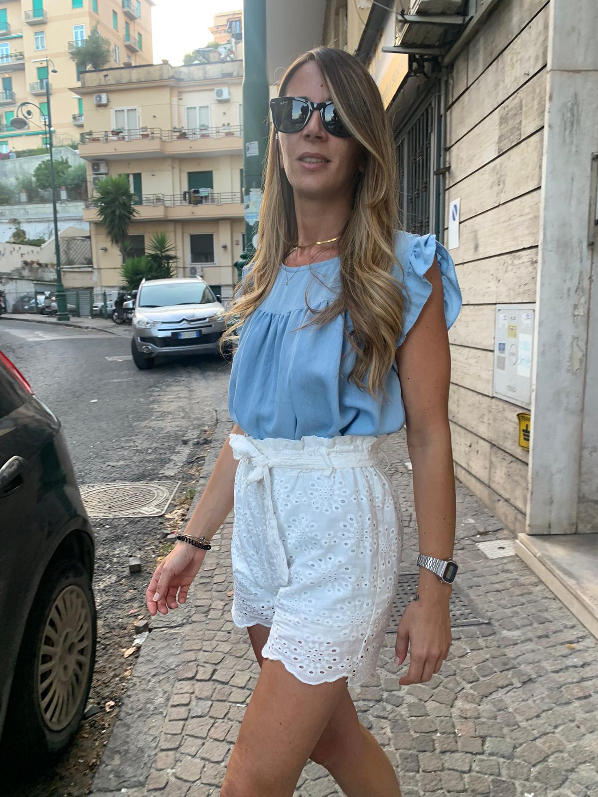 Blusa con manica a volant