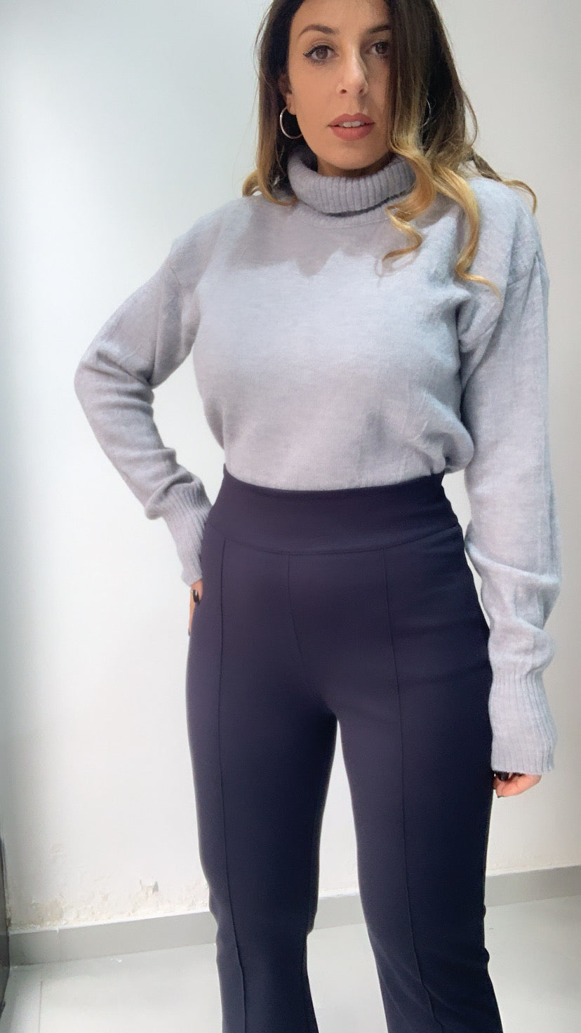 pantalone con cuciture a rilievo