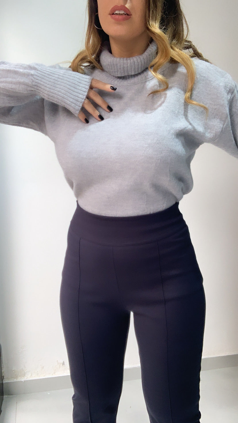 pantalone con cuciture a rilievo