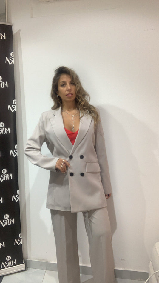 Tailleur over size quattro bottoni