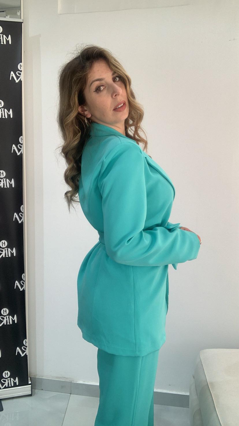 Tailleur pantalone e giacca con cintura