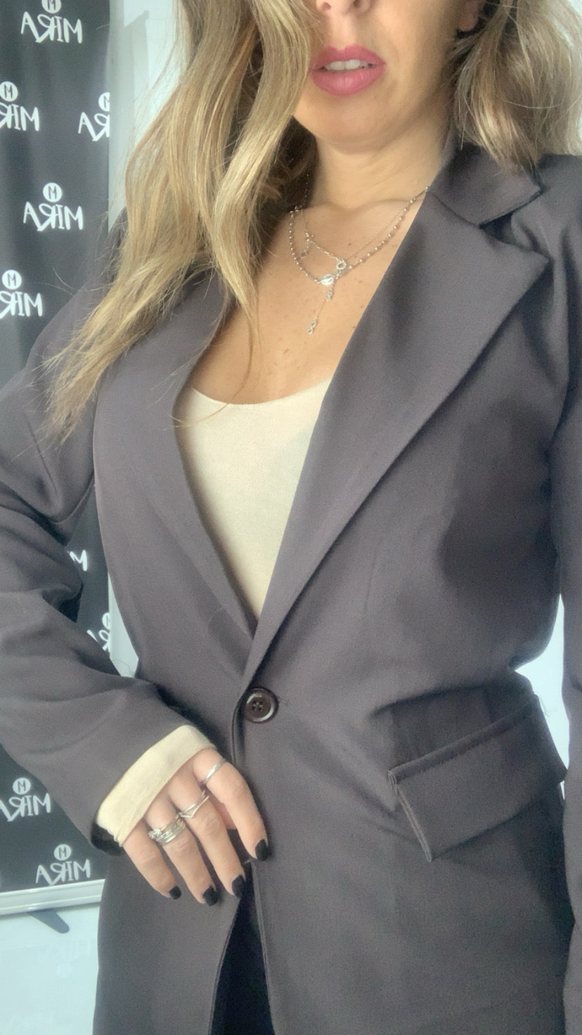 Tailleur pantalone e giacca con cintura