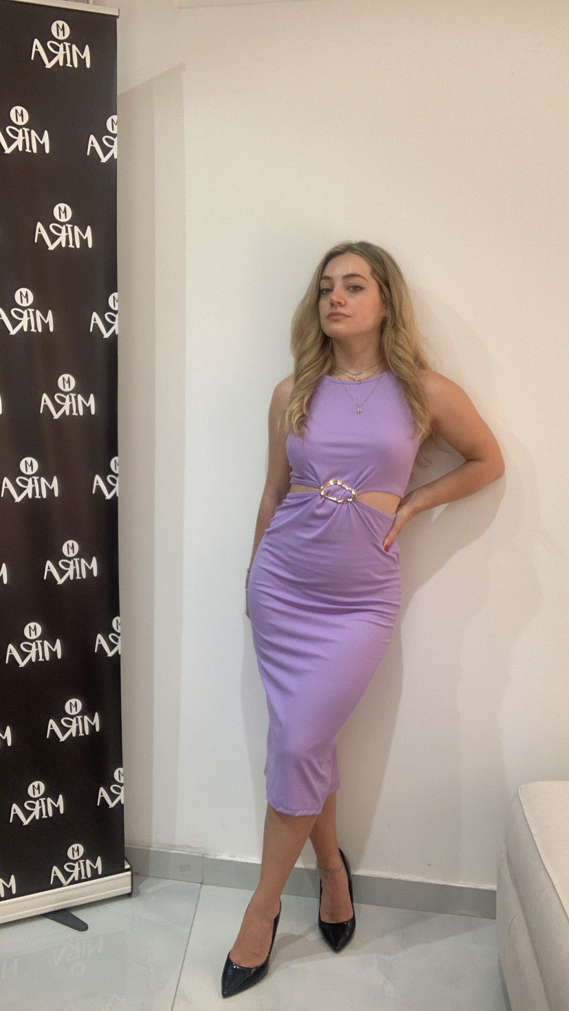 Abito a costine con accessorio dorato