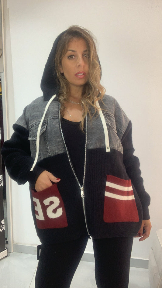 Pull con zip e cappuccio