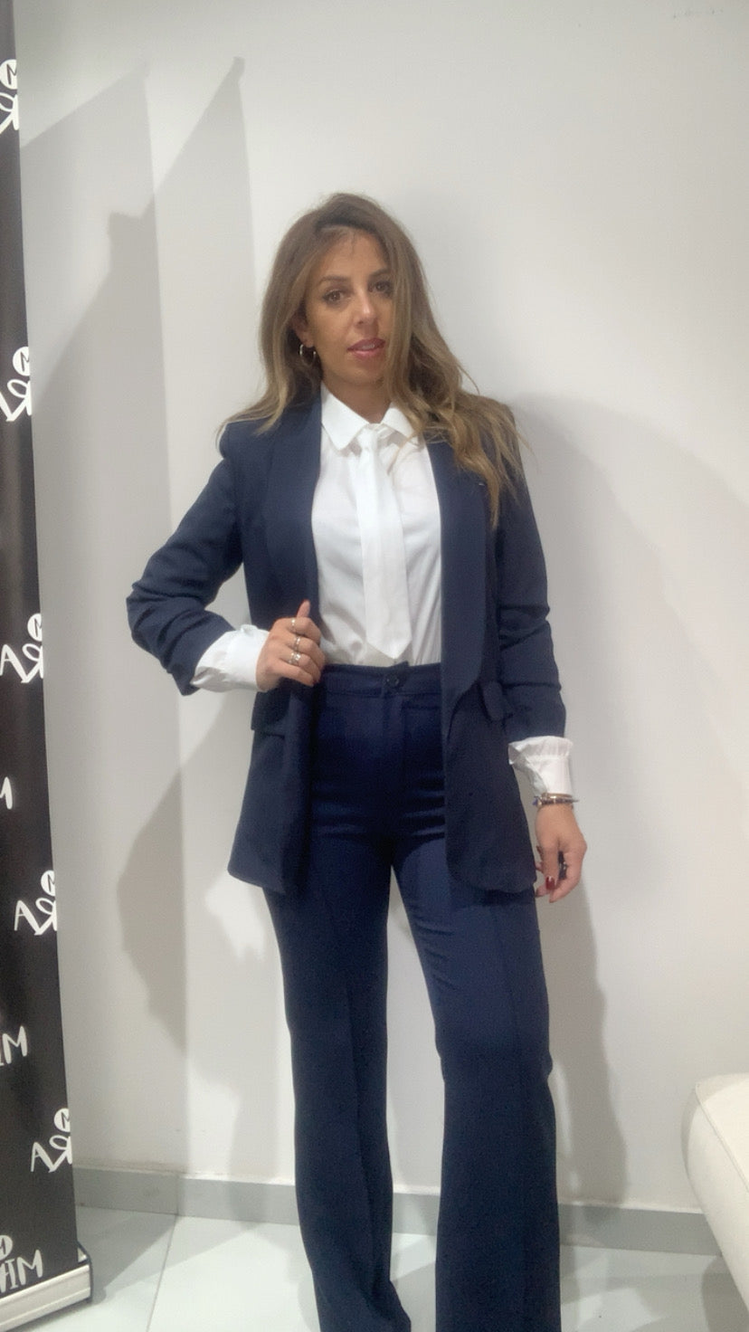 Pantalone classico a zampa