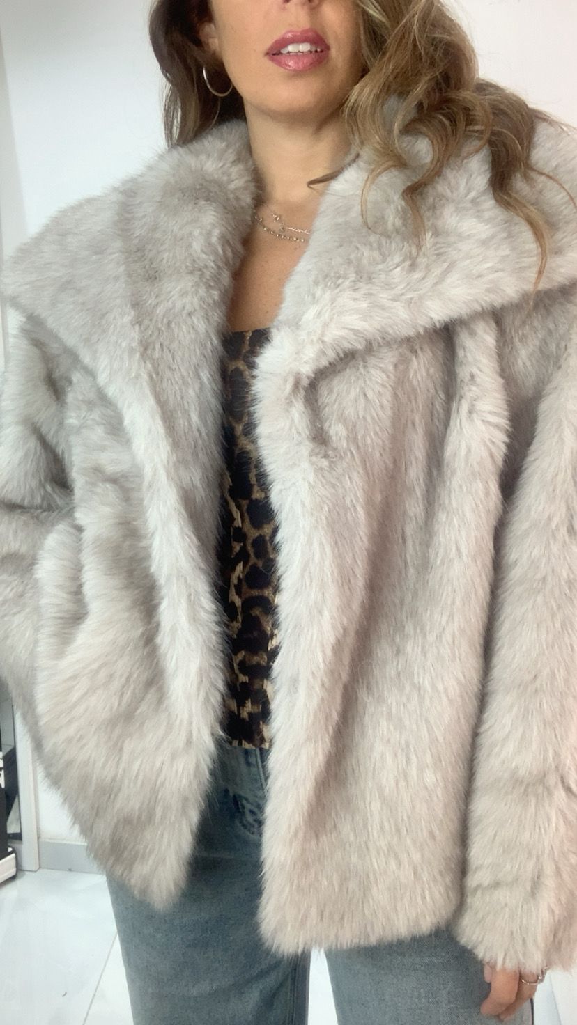 Pelliccia con maniche removibili