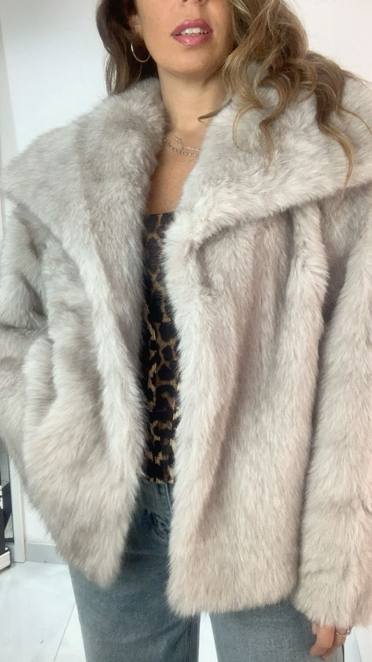 Pelliccia con maniche removibili