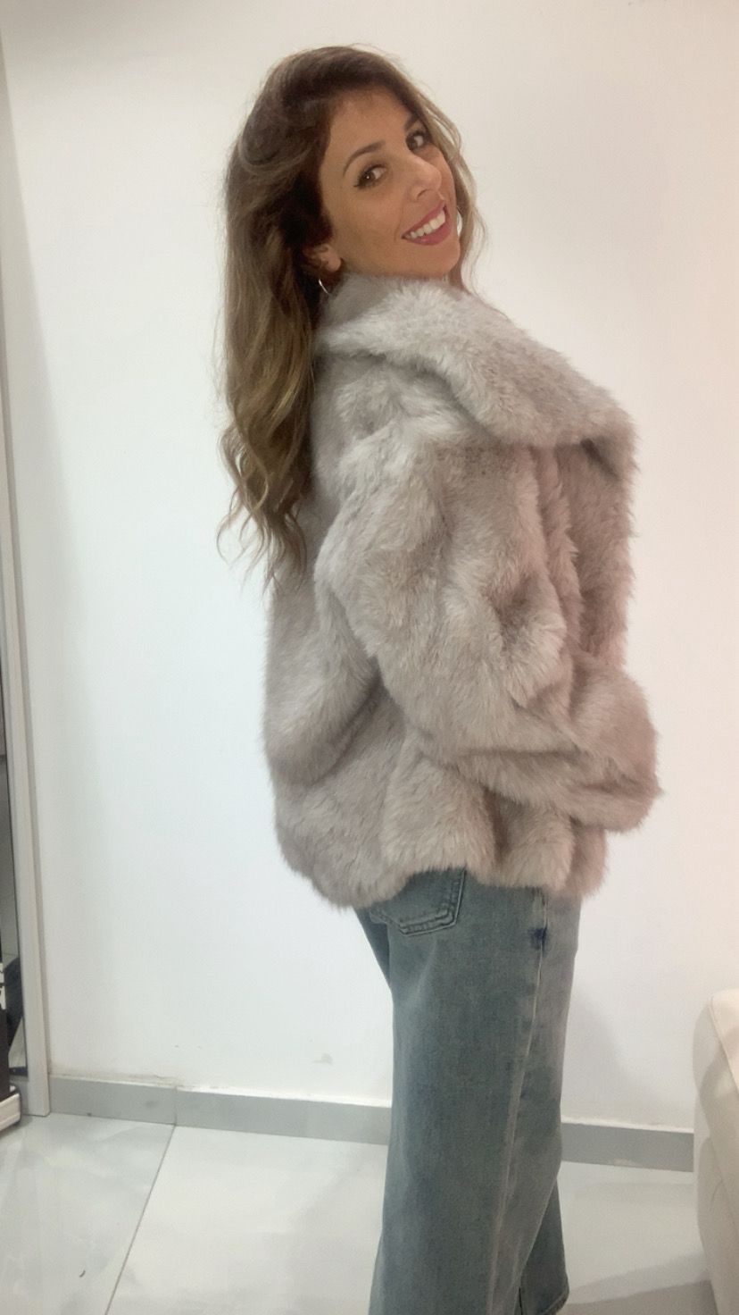 Pelliccia con maniche removibili