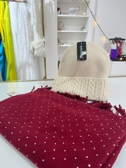 Combo: Cappello di lana beige e sciarpa strass rossa