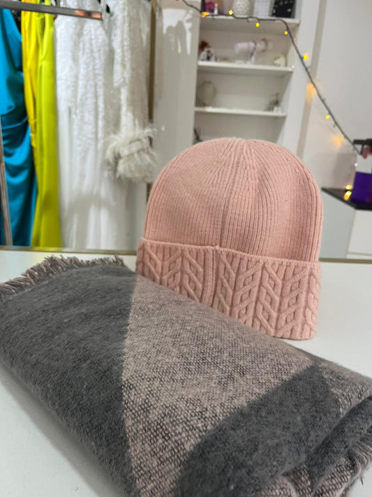 Combo: Cappello di lana rosa e sciarpa doppio colore grigio e rosa