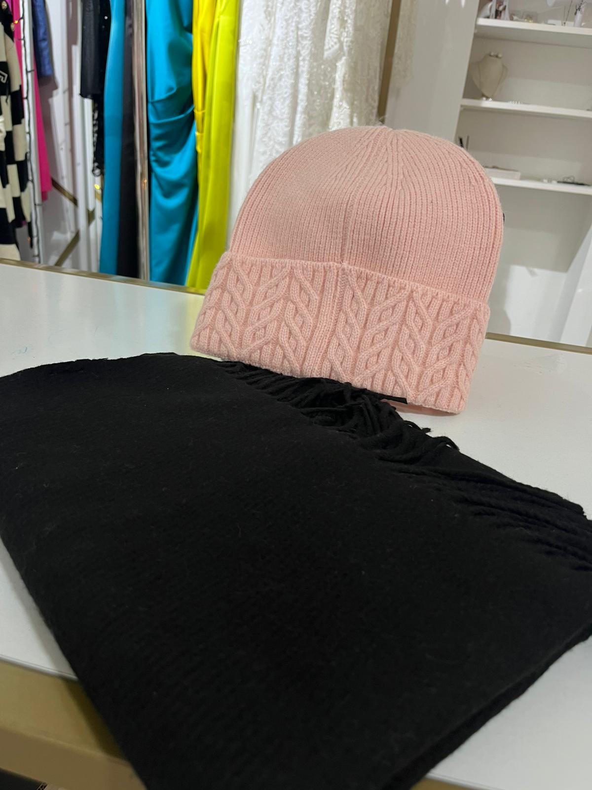 Combo: Cappello di lana rosa/Basco Rosso e sciarpa tinta unita nera