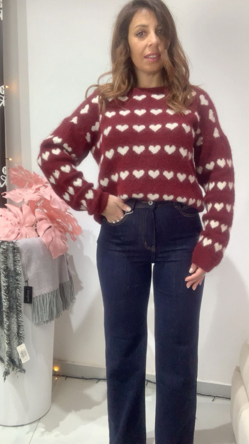 Pull con cuoricini bianchi