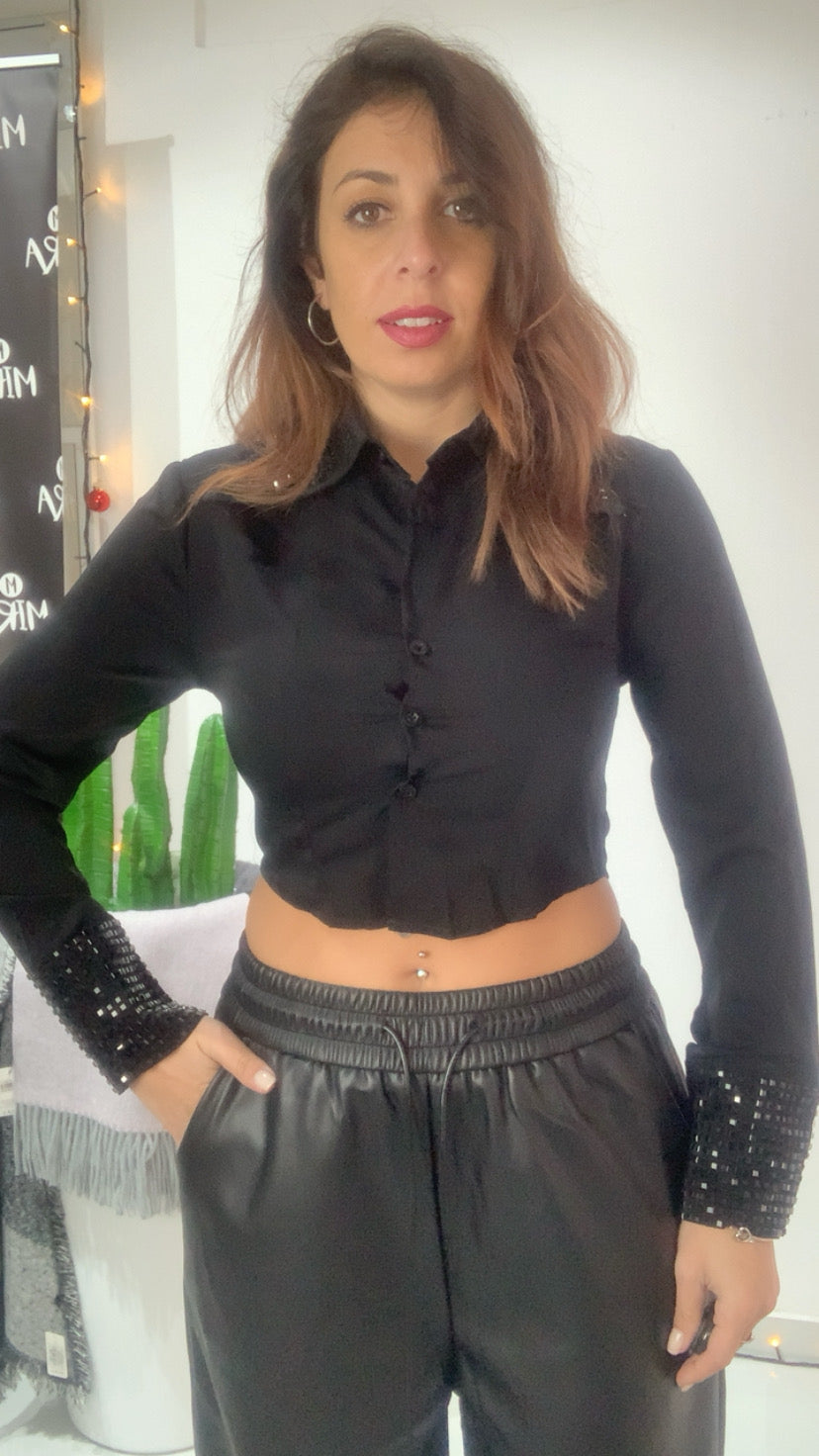 Camicia crop con dettagli in strass