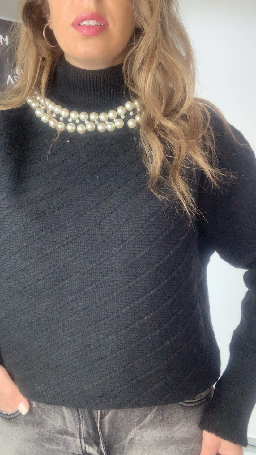 Pull con girocollo di perle