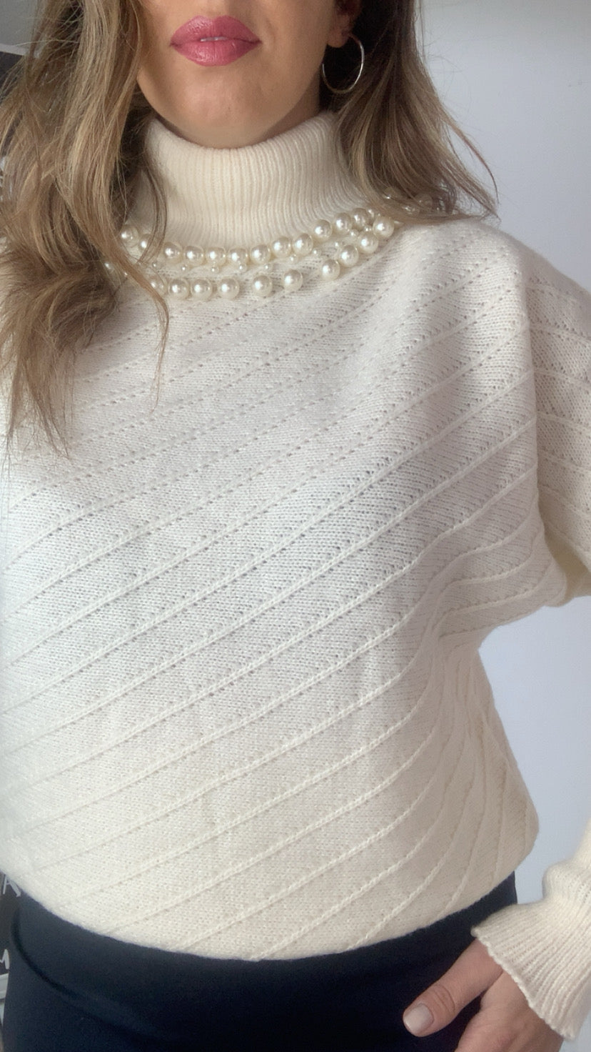 Pull con girocollo di perle