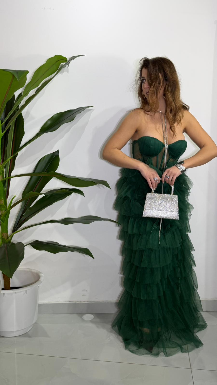 Abito verde con balze