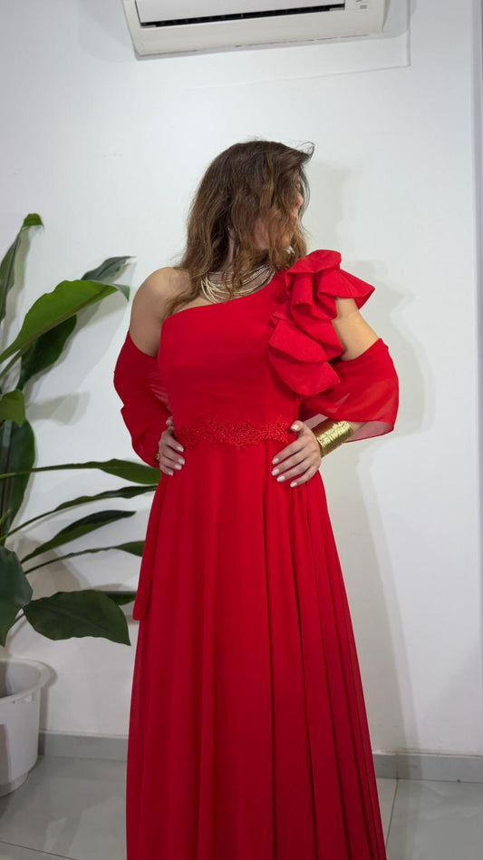 Abito monospalla con rouches