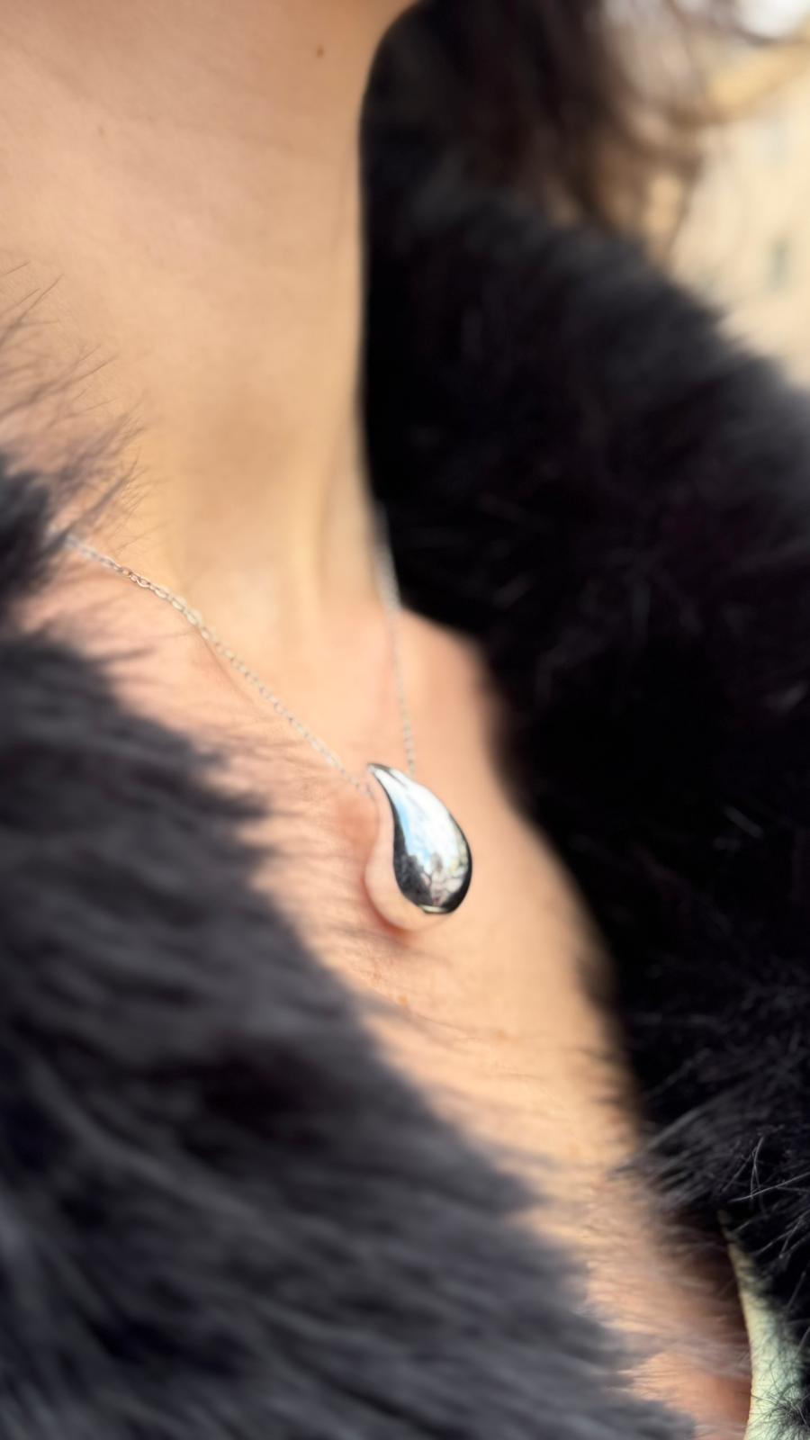 Set collana + orecchini con pendente goccia