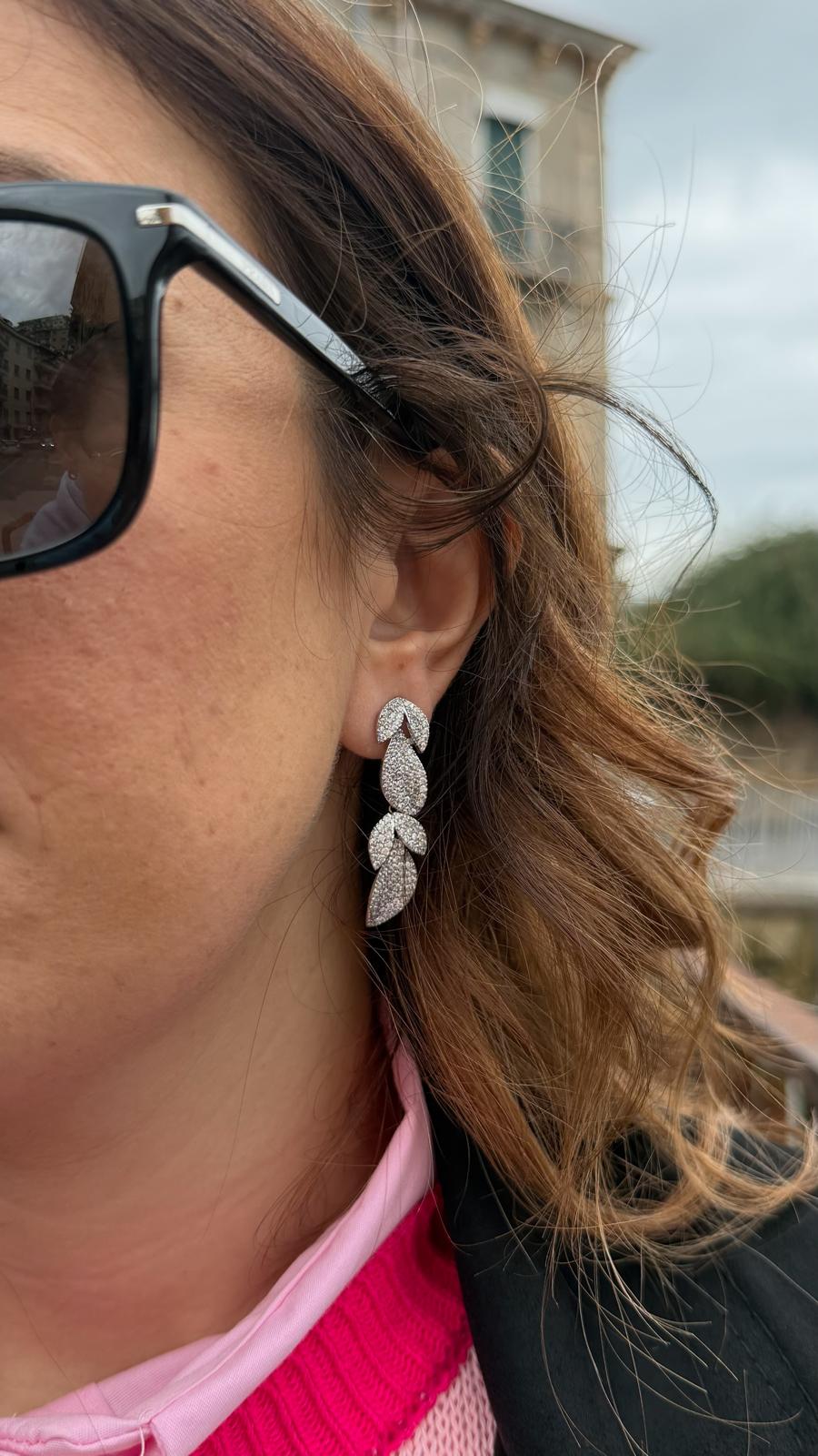 Orecchini foglie e strass argento