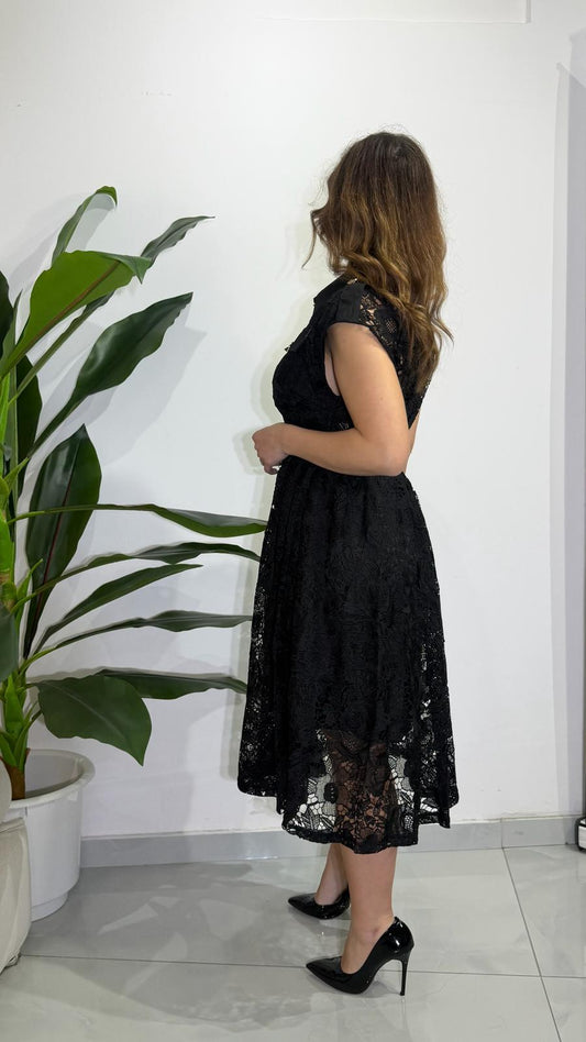 Abito nero in pizzo