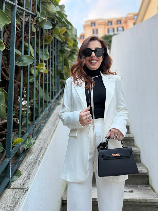 Tailleur pantalone e giacca con cintura