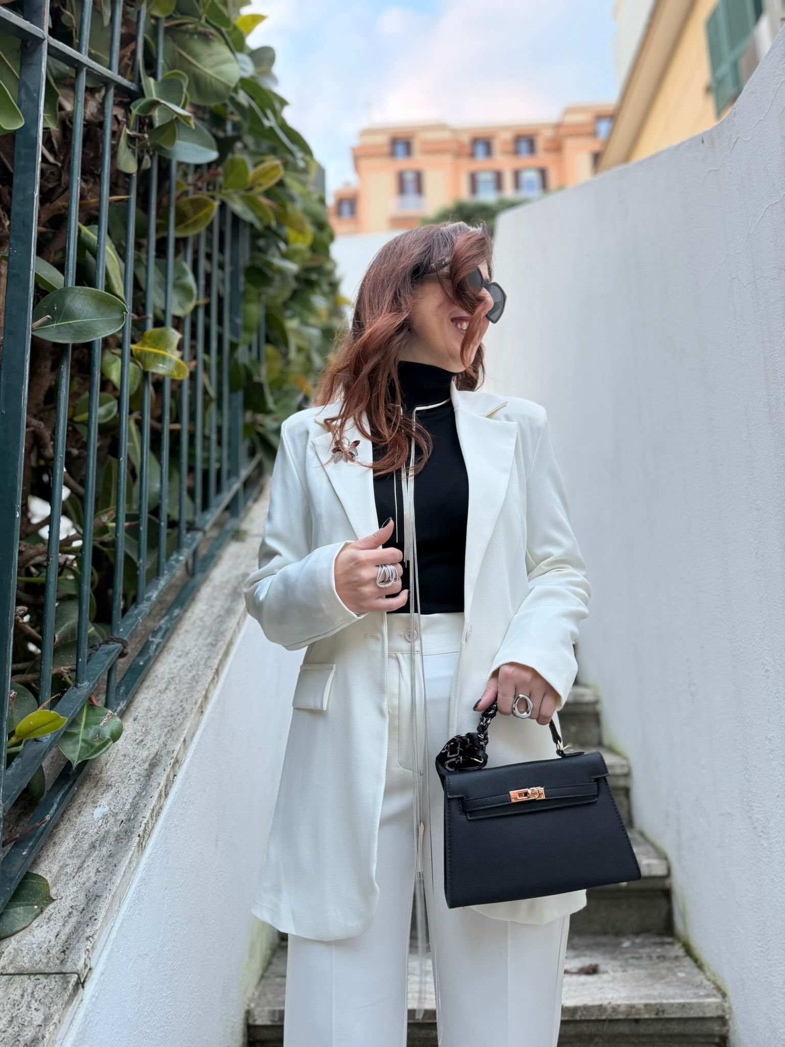 Tailleur pantalone e giacca con cintura