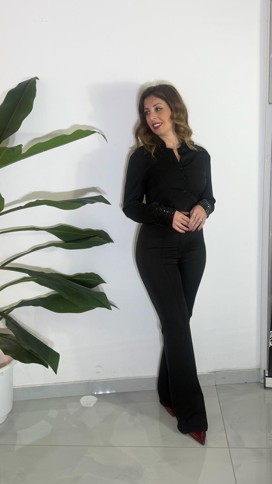 Camicia crop con dettagli in strass