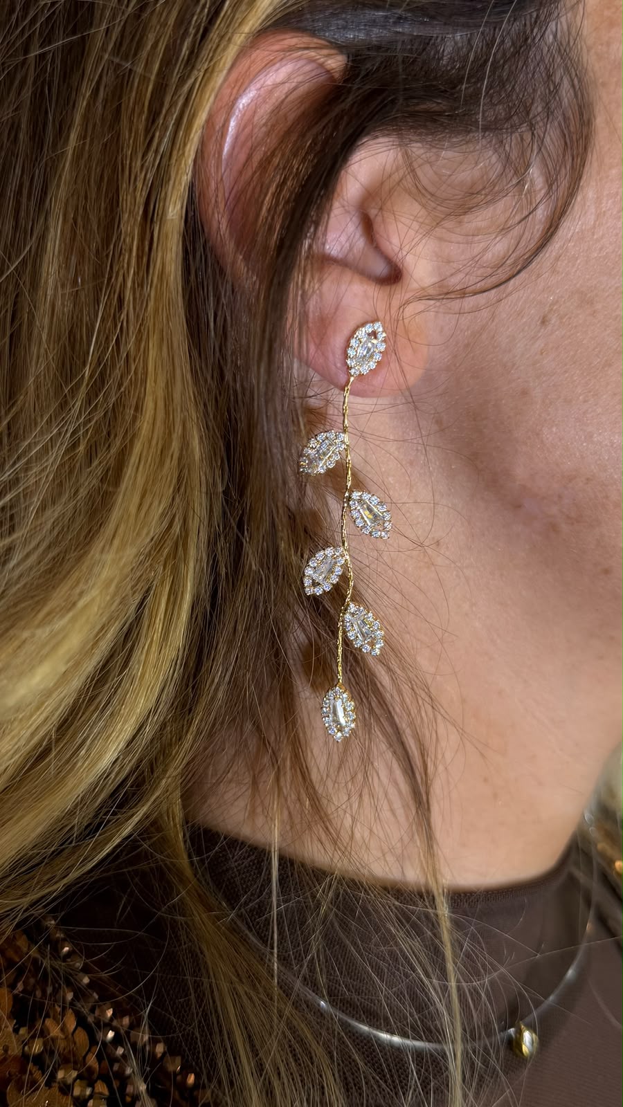 Orecchini foglie strass