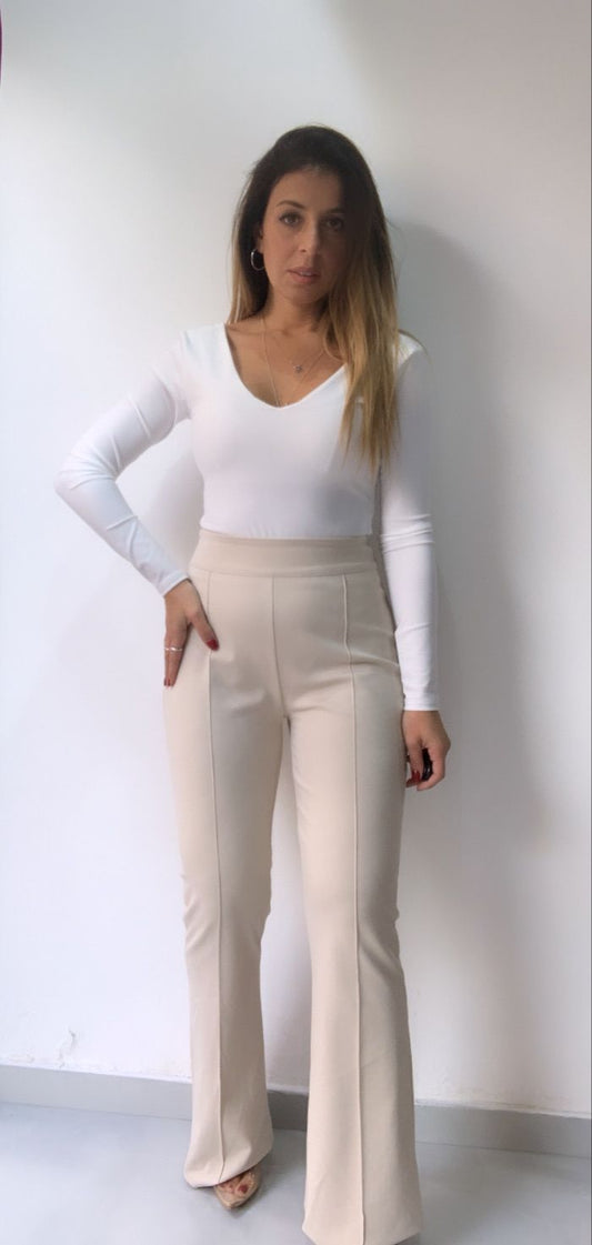 pantalone con cuciture a rilievo