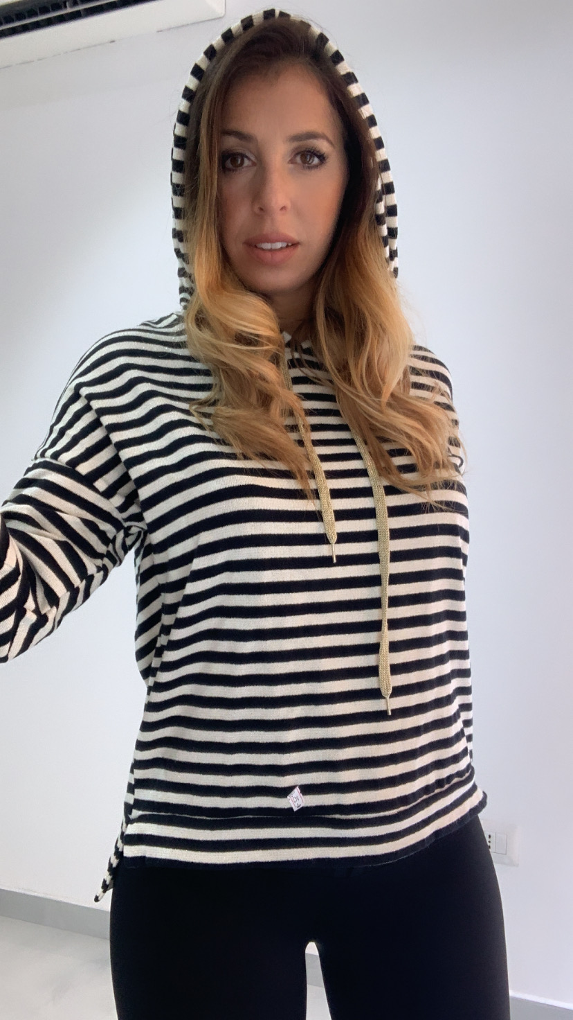 Pull righe con cappuccio